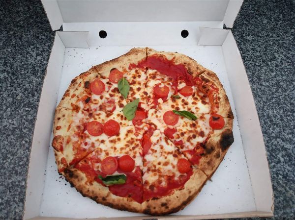 Wood fired-pizza catering Vintage pizzeria on wheels. Mobile pizza catering for weddings, parties and events=